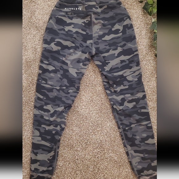 Alphalete Premium Joggers - Picture 4 of 4